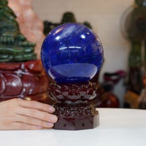 Quả cầu màu xanh biển obsidian 2,9kg - 13,6cm + đế gỗ hoa sen