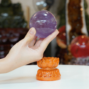 Quả cầu thạch anh tím 0,58kg + đế hình sen